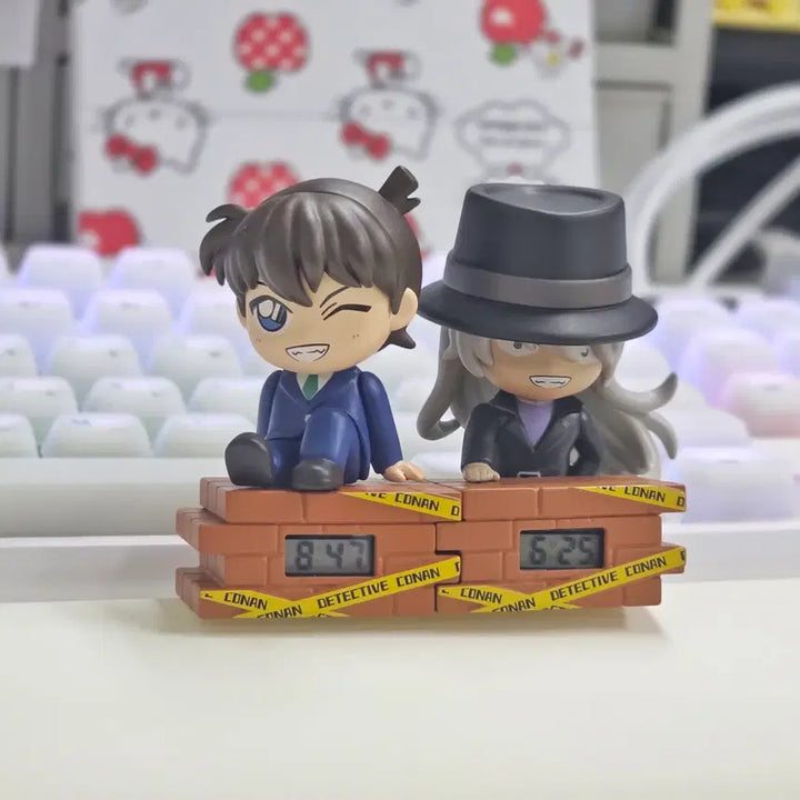 [BUNJANG] Detective Conan Figurine Clock Set - Shinichi Kudo &amp; Gin (Includes Bonus Figurine) / 명탐정 코난 피규어 시계 신이치 / 진 일괄 + 덤 증정(세모 피규어)