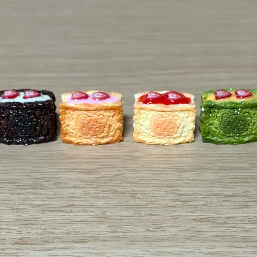 [BUNJANG] Miniature Strawberry Sandwich Set (4 Types) / 미니어쳐 키티 딸기 샌드 4종