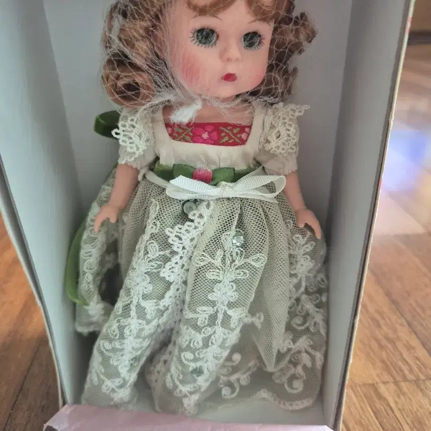 [BUNJANG] Madame Alexander 8-Inch Doll &