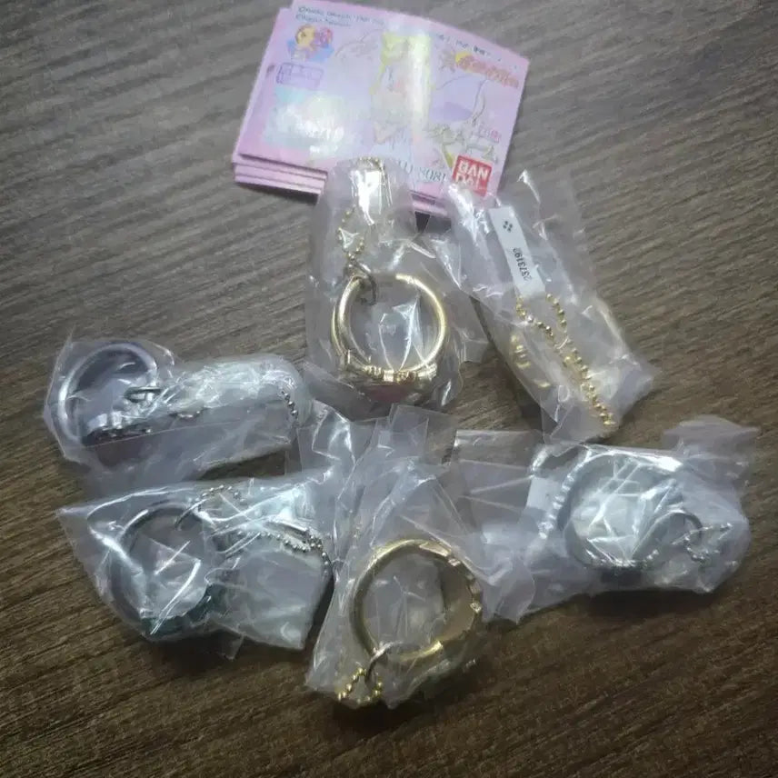 [BUNJANG] Sailor Moon Gacha Figure Die-Cast Charm Ring Set (6 Types) / 세일러문 가챠 피규어 다이캐스트 참 반지 다이캐스트 링 6종