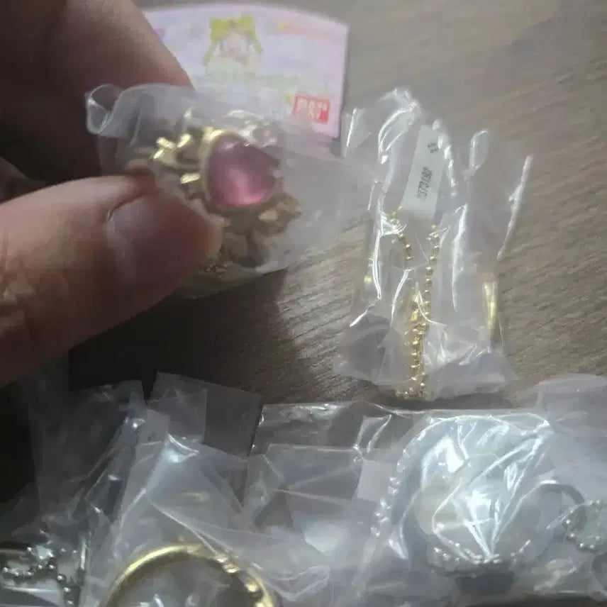 [BUNJANG] Sailor Moon Gacha Figure Die-Cast Charm Ring Set (6 Types) / 세일러문 가챠 피규어 다이캐스트 참 반지 다이캐스트 링 6종