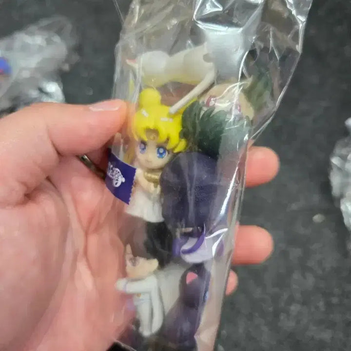 [BUNJANG] Sailor Moon Gacha Figure Cable Hugcot Vol. 4: Sailor Moon Eternal - Complete Set of 6 (Simple Unboxing) / 세일러문 가챠 피규어 케이블 허그코트 4탄 극장판 이터널 6종 단순개봉