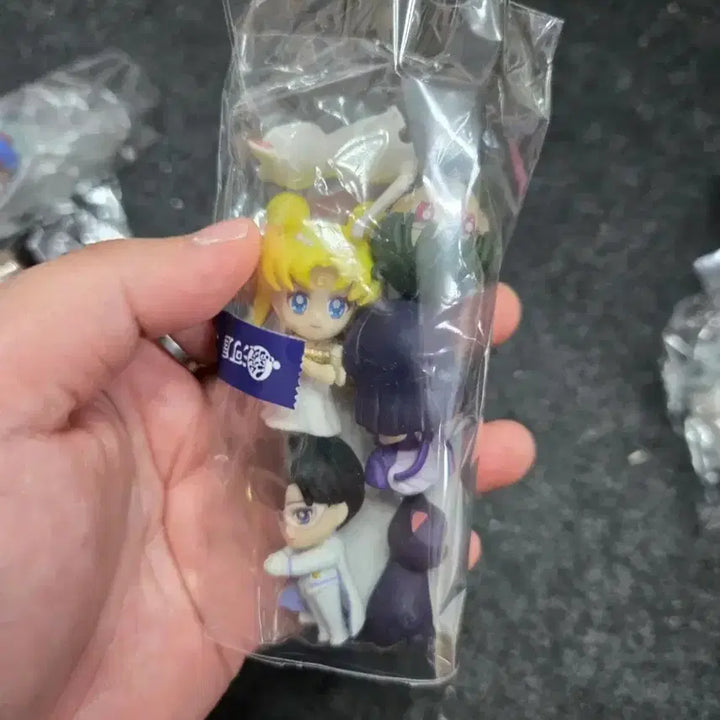 [BUNJANG] Sailor Moon Gacha Figure Cable Hugcot Vol. 4: Sailor Moon Eternal - Complete Set of 6 (Simple Unboxing) / 세일러문 가챠 피규어 케이블 허그코트 4탄 극장판 이터널 6종 단순개봉