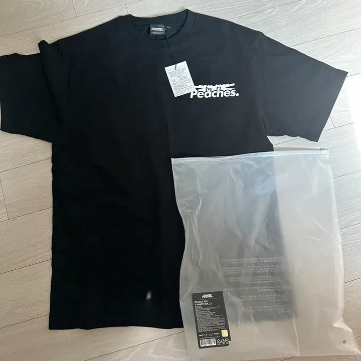 [BUNJANG] LE SSERAFIM x PEACHES Collaboration Short-Sleeve T-Shirt L / 르세라핌 피치스 콜라보 반팔 L