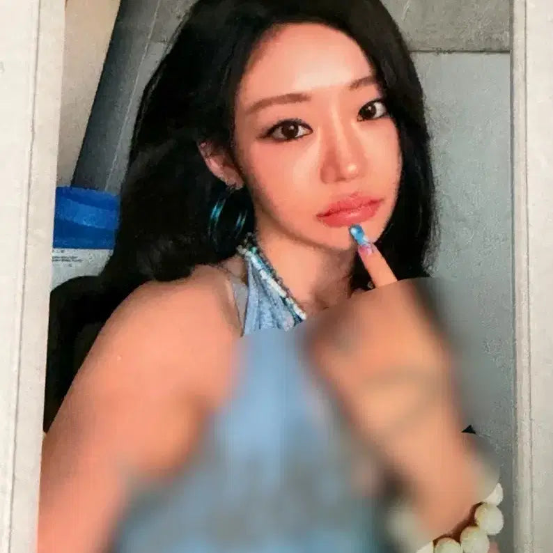 [BUNJANG] KISS OF LIFE Julie 1st Week Studio Live Photocard Signed Photocard / 키스오브라이프 쥴리 스웻 1주차 공방포카 싸인 포카