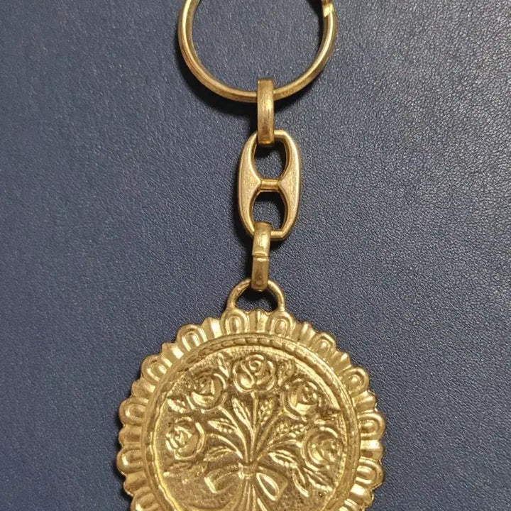 [BUNJANG] Vintage Andorra Principaute Gold Emblem Keychain / 빈티지 금장 안도라 왕국의 키링 / 희소성 ( 소장용 )