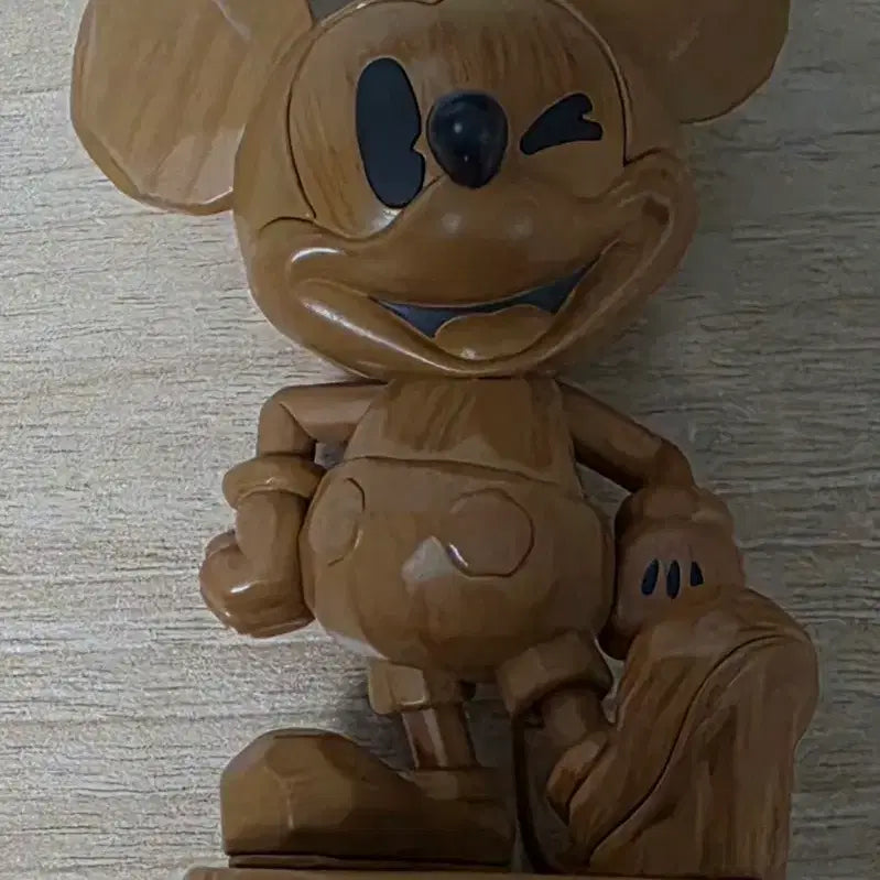 [BUNJANG] Pop Mart Mickey Mouse Infinite Imagination Wooden Mickey Figure / 미키마우스 팝마트 무한한 상상력 나무 미키