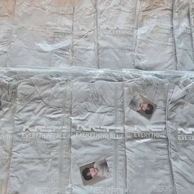 [BUNJANG] NCT Neo Ground Windbreaker (No Photocard) / NCT 10주년 네오그라운드 윈드브레이커 포카없음
