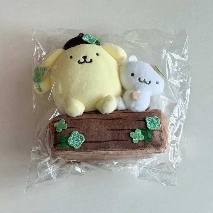[BUNJANG] Sanrio Pompompurin Muffin 30th Anniversary Log Mascot Doll Keychain / 산리오 폼폼푸린 머핀 무뉴구루미 30주년 그루터기 통나무 네잎클로버 마스코트 인형 키링