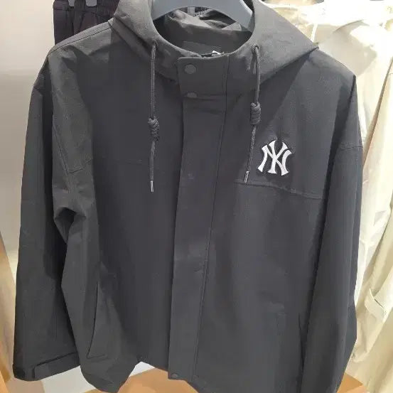[BUNJANG] MLB Karina Windbreaker Jacket XXL Black / MLB 카리나가 입은 바람악이 기본 새상품 귀한거 저렴히판매해요