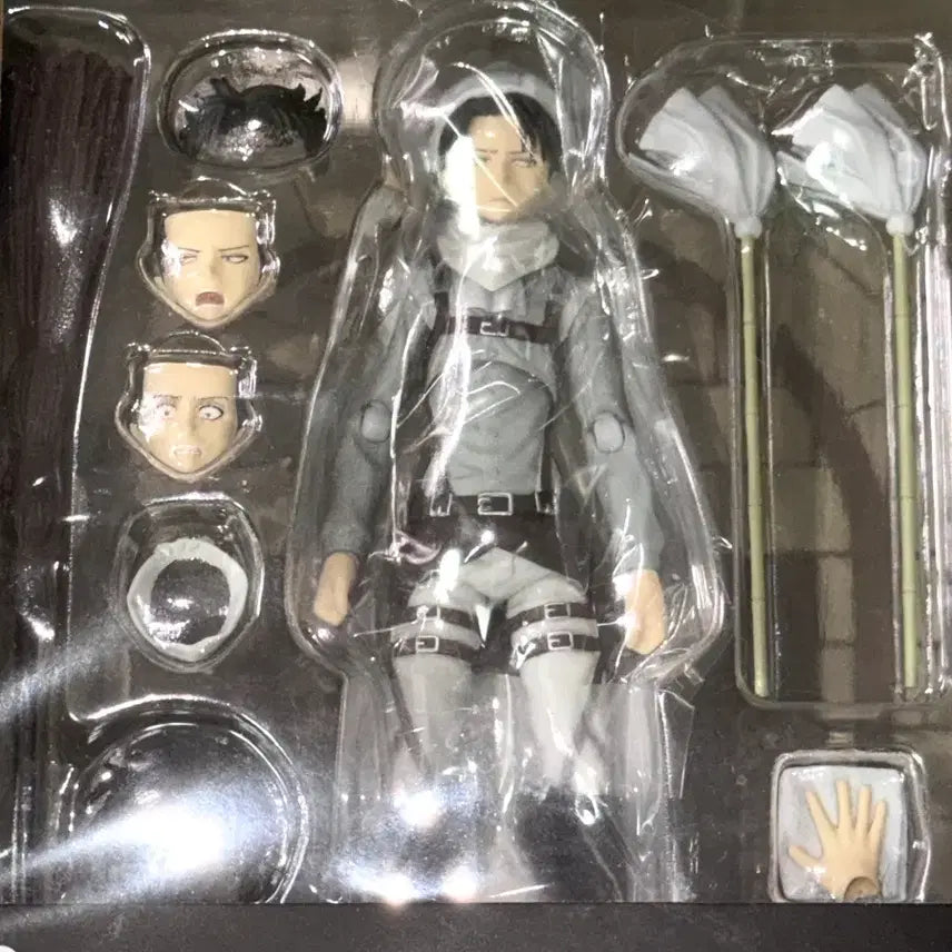 [BUNJANG] Attack on Titan Levi Figma Cleaning Ver. (Sealed) / [미개봉] 진격의 거인 리바이 피그마 청소Ver.