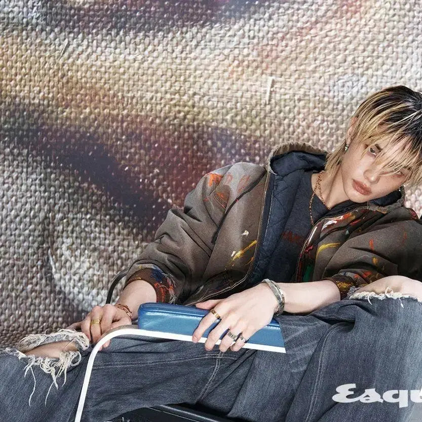 [BUNJANG] Stray Kids Hyunjin Esquire Magazine Photoshoot / (마지막 한권, 새상품) 스트레이키즈 현진님 화보가 나온 에스콰이어잡지 양도합니다