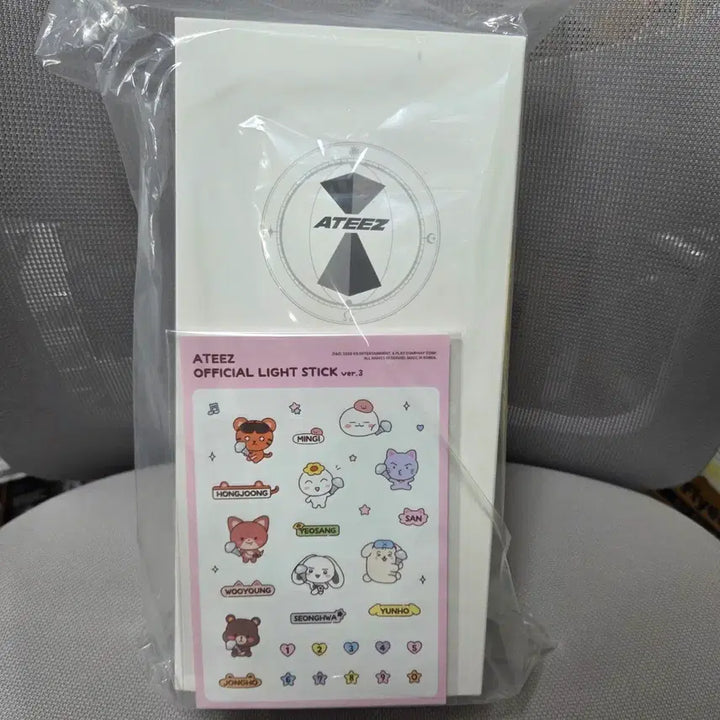 [BUNJANG] ATEEZ Official Light Stick Ver. 3 Sealed with Photocard &amp; Sticker POB / (포카,스티커특전 포함)에이티즈 응원봉 ver.3 미개봉