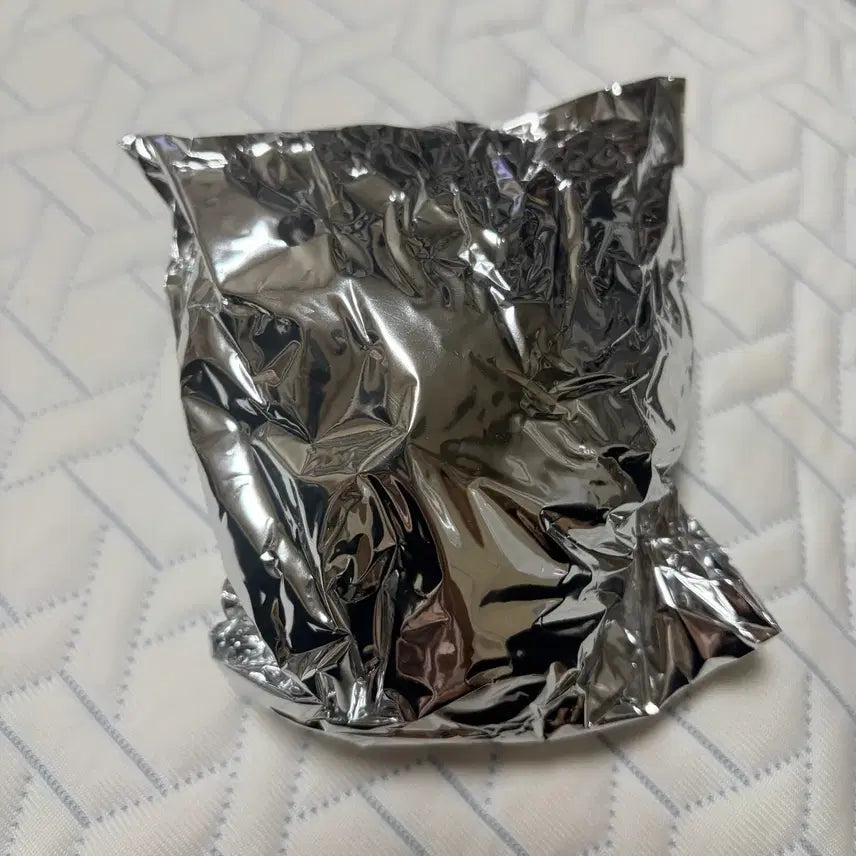 [BUNJANG] Chiikawa Usagi Honey Bee Keychain (Opened Capsule, Sealed Vinyl) / 치이카와 일본 세븐 꿀벌 키링 우사기