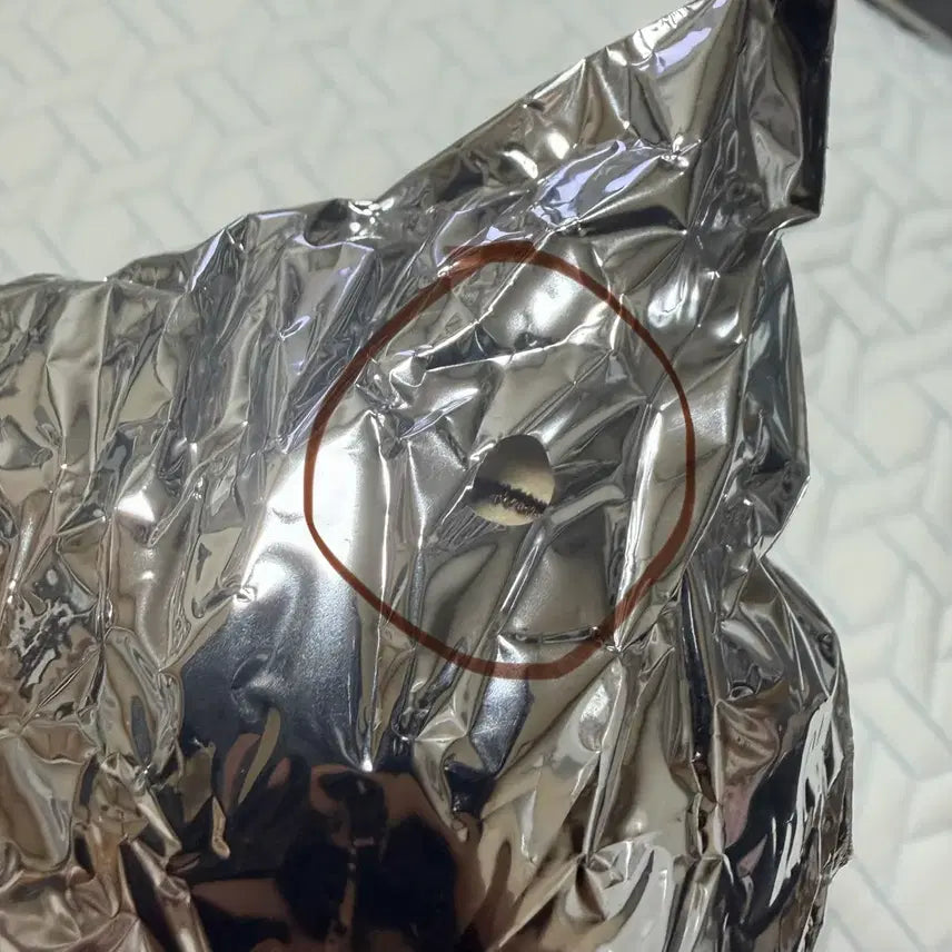 [BUNJANG] Chiikawa Usagi Honey Bee Keychain (Opened Capsule, Sealed Vinyl) / 치이카와 일본 세븐 꿀벌 키링 우사기