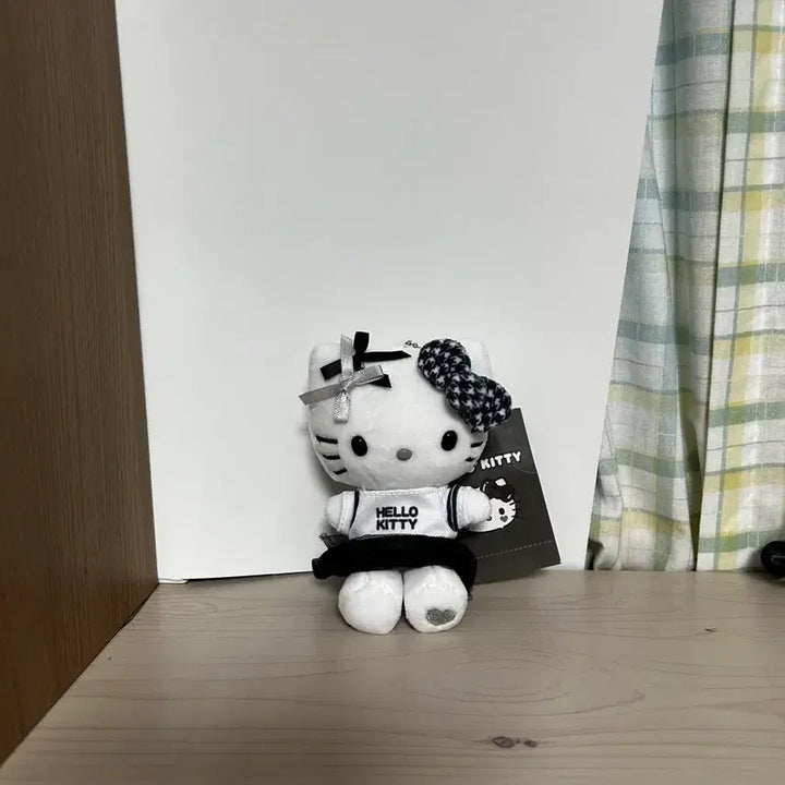 [BUNJANG] Monotone Kitty Keychain / 모노톤 키티 키링 새상품
