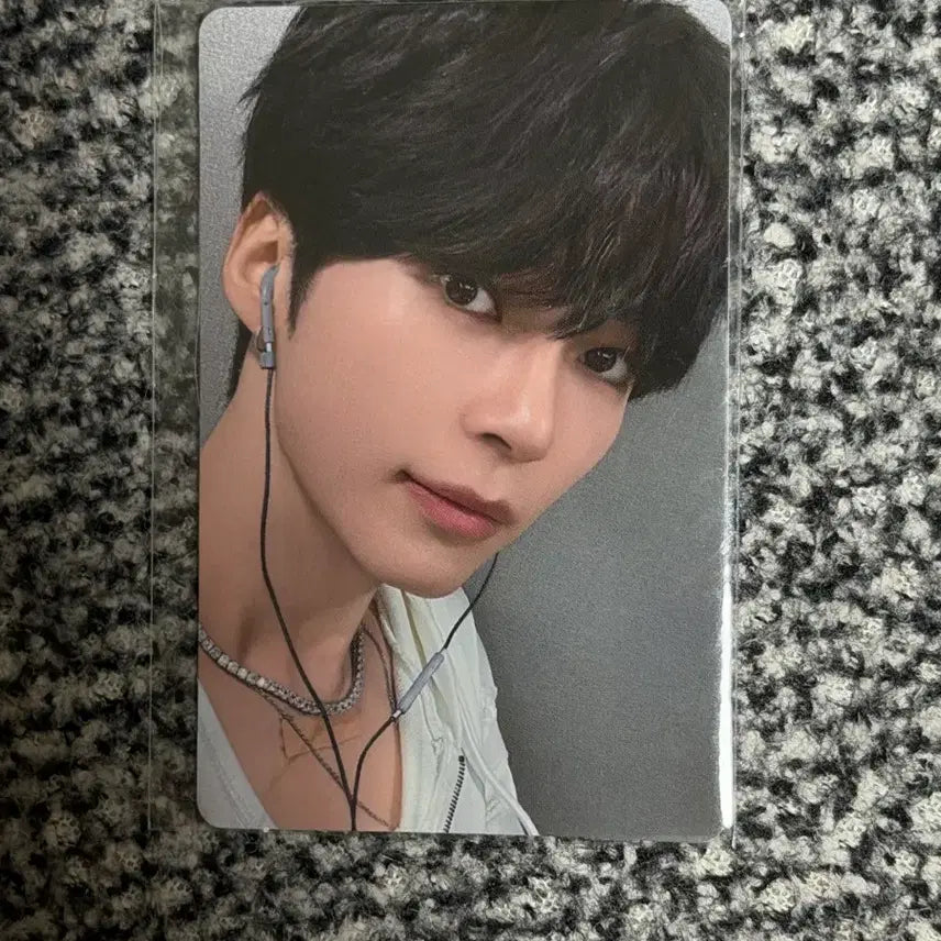 [BUNJANG] ZEROBASEONE Sung Hanbin Earphones Photocard / 제로베이스원 성한빈 이어폰 포카
