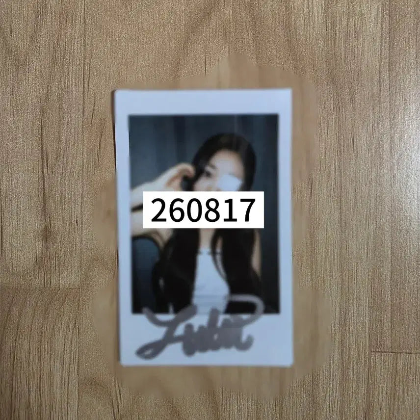 [BUNJANG] KISS OF LIFE Julie Signed Polaroid / 키스오브라이프 쥴리 사인 폴라 양도 ( kissoflife sign pola)