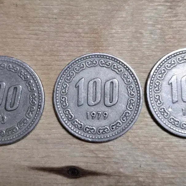 [BUNJANG] 1973 &amp; 1979 Korean 100 Won Coins (3 pcs) / 100원동전 3개  1만원
