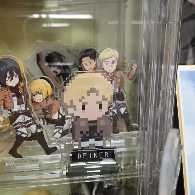 [BUNJANG] Attack on Titan (Shingeki no Kyojin) Reiner Braun Pixel Art Acrylic Standee / 진격의 거인 라이너 아크릴 스탠드