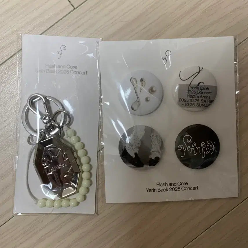 [BUNJANG] Yerin Baek Flash and Core 2025 Concert Photocard Holder &amp; Badge Set / 백예린 Flash and Core 2025 콘서트 키링 뱃지