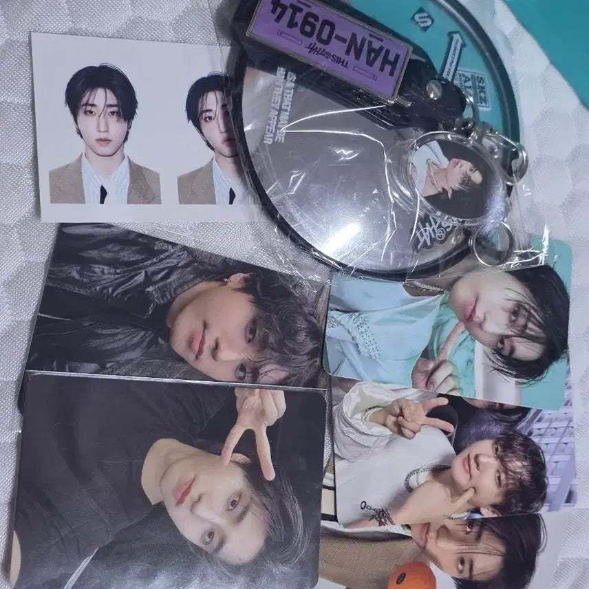 [BUNJANG] Stray Kids Han Photocard, Keyring, and ID Photo Set / 스트레이키즈 한 포토카드 + 키링 + 증사