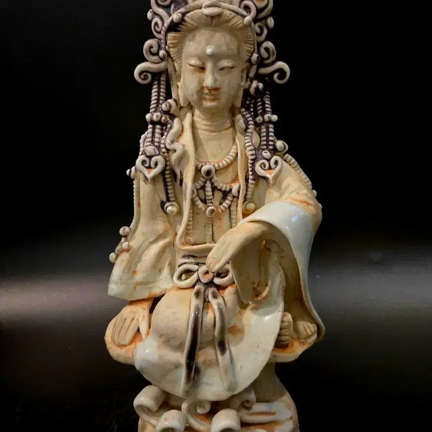 [BUNJANG] Celadon Porcelain Seated Avalokiteśvara Statue / 수월관음 보살 좌상