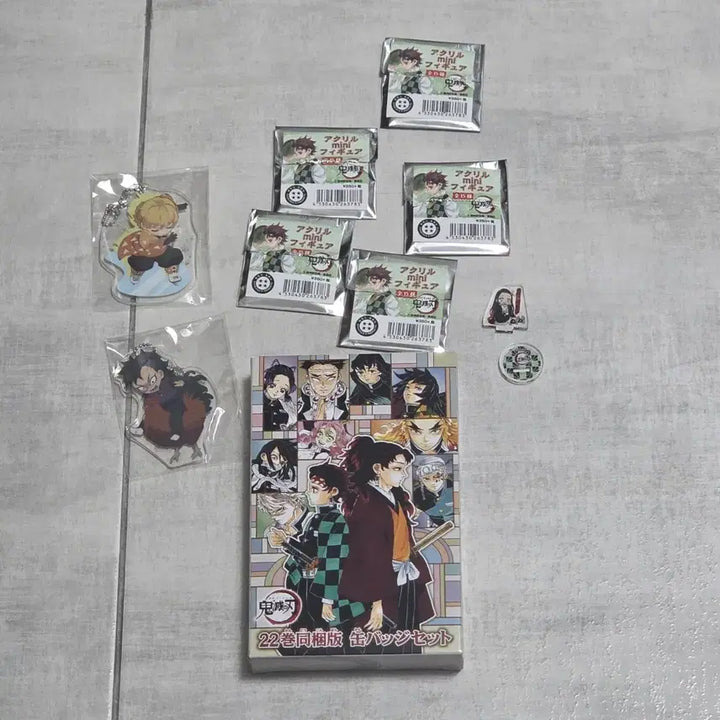 [BUNJANG] Demon Slayer Official &amp; Unofficial Merchandise Bundle Set / 귀멸의칼날 공굿+비공굿 일괄판매