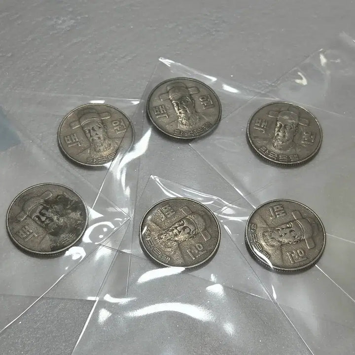 [BUNJANG] 1982 100 Won Coins (6) + 1970 10 Won Coin (1) Bundle Set / 1982년 100원 6개 + 1970년 10원 1개 일괄