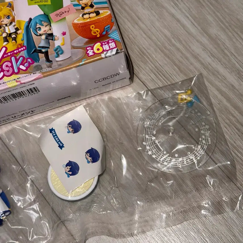 [BUNJANG] Vocaloid Party On Desk Kaito Classic Figure / 보컬로이드 파티 온 데스크 카이토 고전 피규어 리멘트