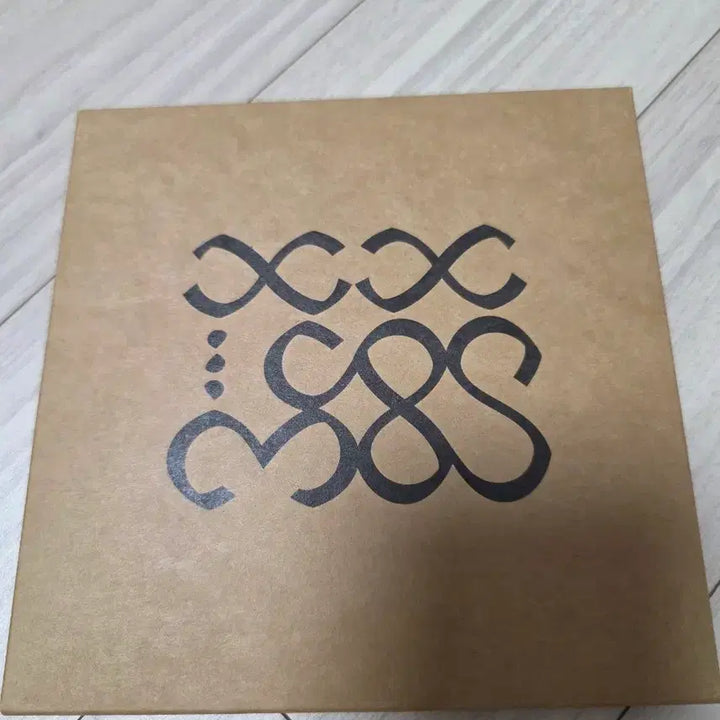 [BUNJANG] BIGBANG 20th Anniversary White Bandana Sealed / 빅뱅 20주년 화이트 반다나 미개봉
