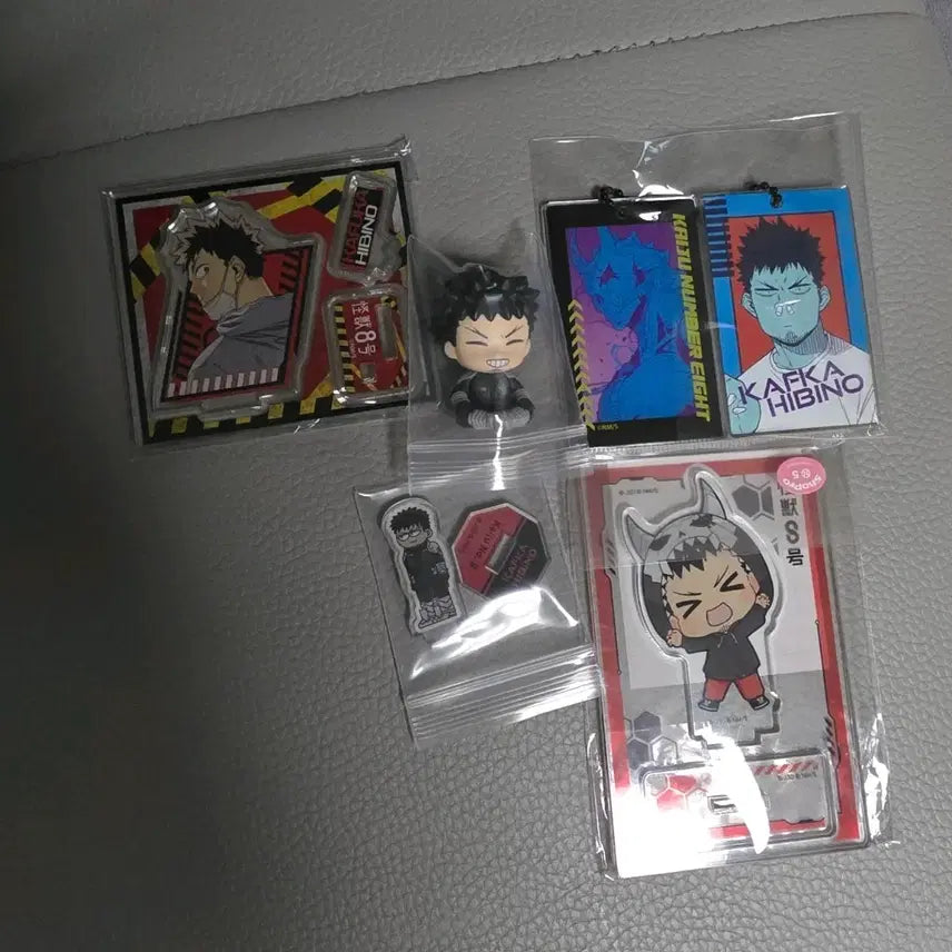 [BUNJANG] Kaiju No. 8 Kafka Hibino Mini Acrylic Stand &amp; Keychain Set / 괴수8호 히비노 카프카 미니 아크릴 스탠드 애니메이트  키링 피규어 가챠 일괄
