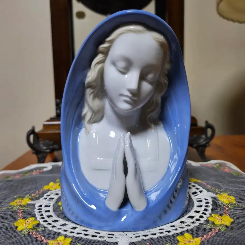 [BUNJANG] 1960s Old Vintage East German Lippelsdorf Porcelain Praying Madonna Figurine / 1960년대 올드 빈티지  독일(동독)산 리펠스도르프 기도하는 포쉐린 성모상.