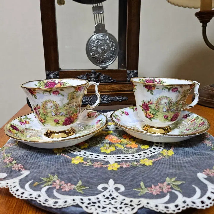 [BUNJANG] Royal Albert Old Country Roses Garden Celebration Tea Cup Set (2-Person) / 1986년 영국산 로얄알버트 올드 컨트리로즈 가든 셀레브레이션 티컵 2인조.