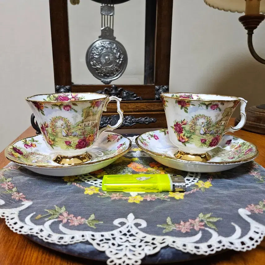 [BUNJANG] Royal Albert Old Country Roses Garden Celebration Tea Cup Set (2-Person) / 1986년 영국산 로얄알버트 올드 컨트리로즈 가든 셀레브레이션 티컵 2인조.