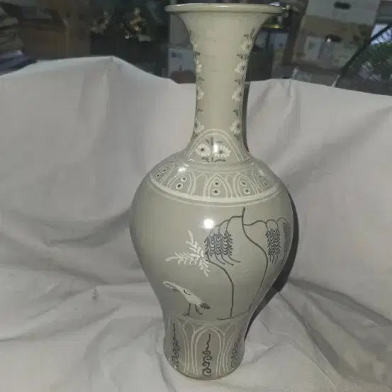 [BUNJANG] Celadon Porcelain Vase with Willow and Crane Inlay - 30cm Traditional Ceramic / 청자상감 버드나무.학문 장경 화병 30cm.전통 도자기