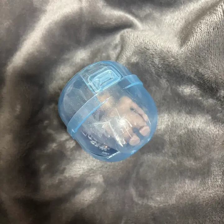 [BUNJANG] Attack on Titan Squishy Charms (Chorong) / 진격의 거인 가챠 말랑이 스퀴즈 초롱이 엿보는 거인