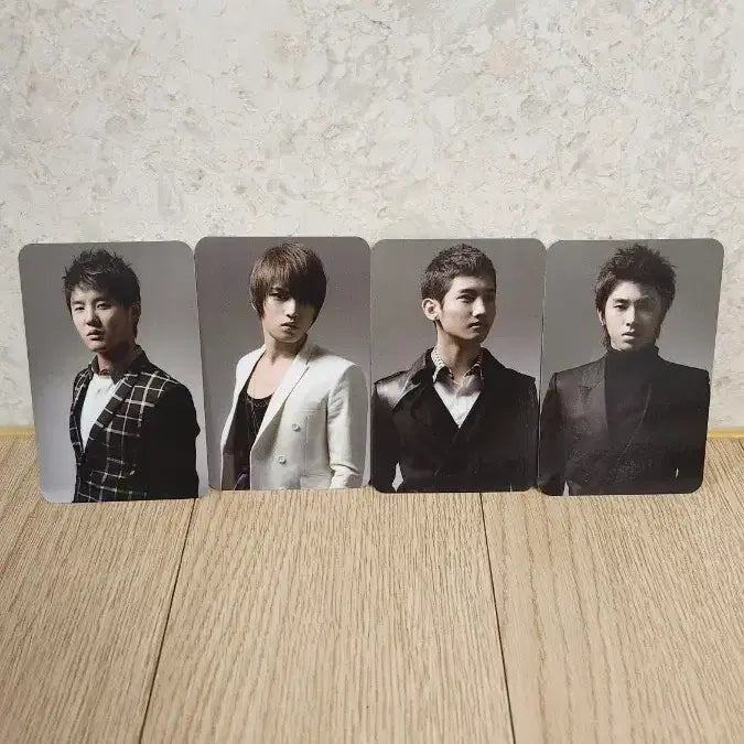 [BUNJANG] Fanmade TVXQ! 4 Members High-Quality Photocard Set (Signed Back) / [팬메이드] 동방신기 4인 고화질 포토카드 4종 세트 (사인 뒷면)