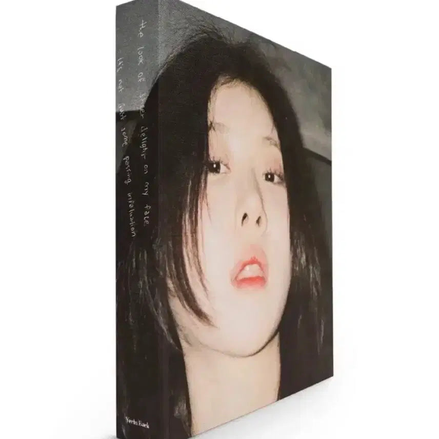 [BUNJANG] Yerin Baek 143 Photobook (Postcard Included, Sealed) / (미개봉,엽서포함)백예린 143 포토북