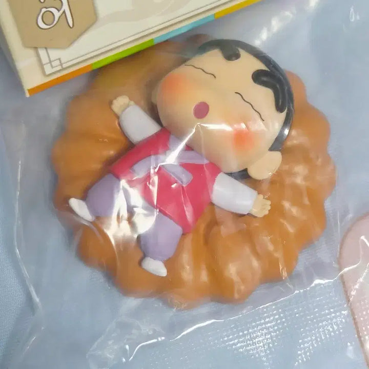 [BUNJANG] Crayon Shin-chan Kwangya Figure Set (Shin-chan, Nene) / 짱구는못말려 짱구 한과 피규어 짱구, 유리 2종 판매합니다!