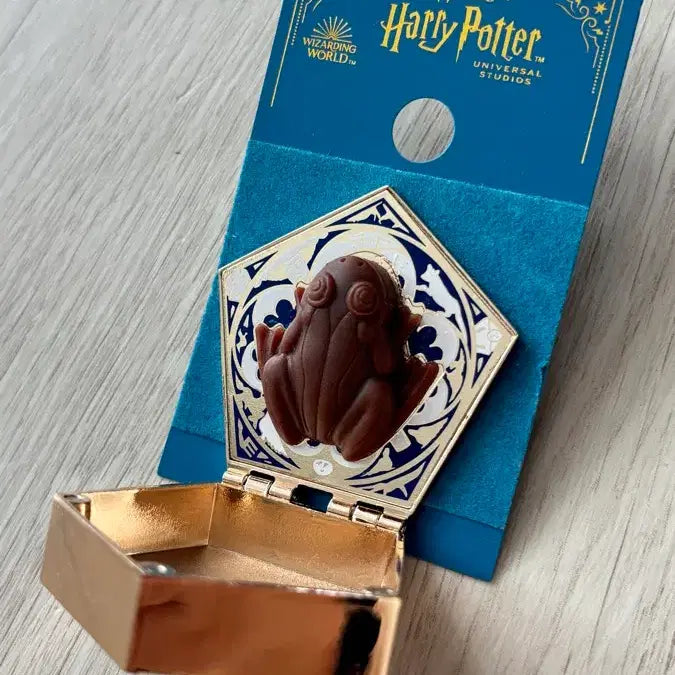 [BUNJANG] Harry Potter Chocolate Frog Badge Universal Studios / 해리포터 개구리 초콜릿 뱃지 유니버셜 스튜디오