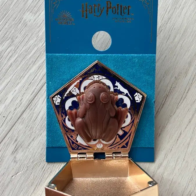 [BUNJANG] Harry Potter Chocolate Frog Badge Universal Studios / 해리포터 개구리 초콜릿 뱃지 유니버셜 스튜디오