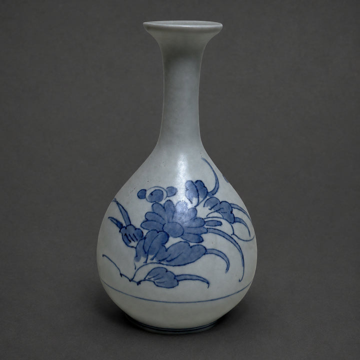 [BUNJANG] Joseon Dynasty Style Blue-and-White Porcelain Vase with Floral Design / 청화백자 초화문 장경 주병 + 목제 보관함
