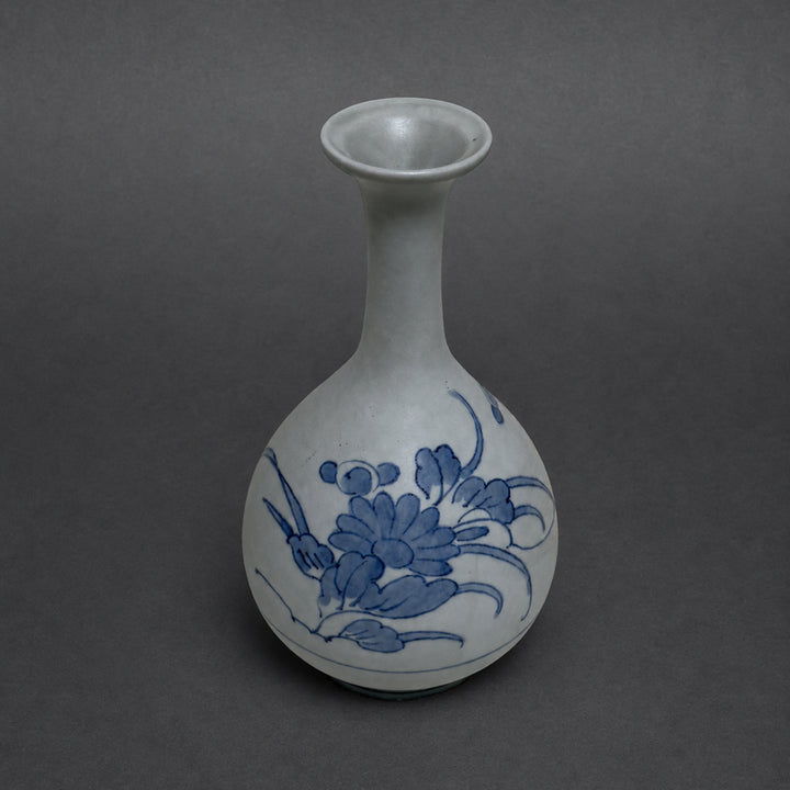 [BUNJANG] Joseon Dynasty Style Blue-and-White Porcelain Vase with Floral Design / 청화백자 초화문 장경 주병 + 목제 보관함