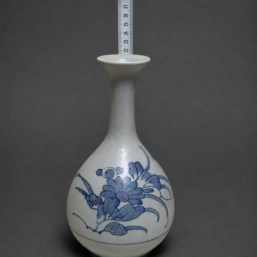[BUNJANG] Joseon Dynasty Style Blue-and-White Porcelain Vase with Floral Design / 청화백자 초화문 장경 주병 + 목제 보관함