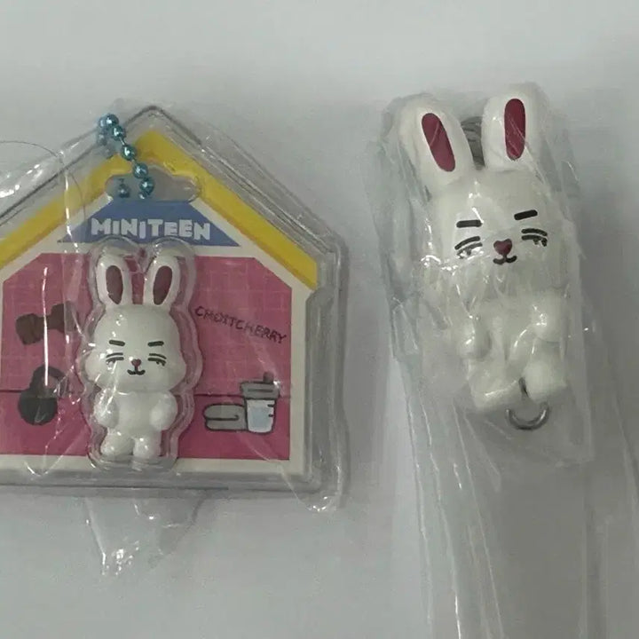 [BUNJANG] Gumi Mini Tin Cherry Keychain / 미니틴 일본가챠 구미미니틴 쵯체리