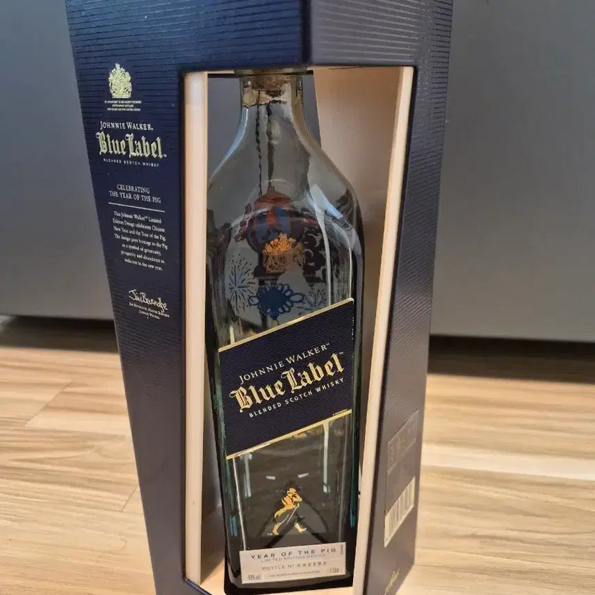[BUNJANG] Johnnie Walker Blue Label Pig Year Edition 1L Bottle (Empty) / 조니워커 블루라벨 피기념 에디션 공병입니다  1L용기