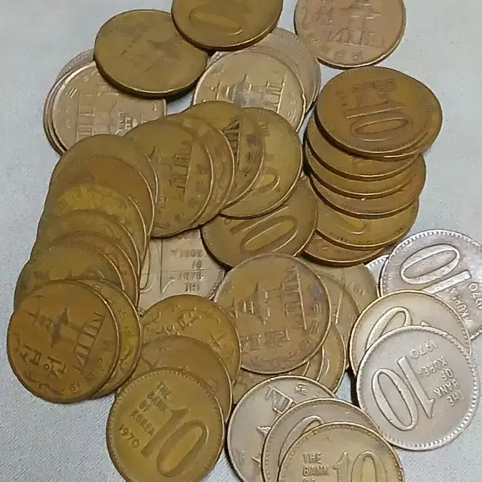 [BUNJANG] 1970 Korean 10 Won Copper &amp; Brass Coin Bundle Set / 옛날돈 1970년 10주 적동. 황동 100개일괄