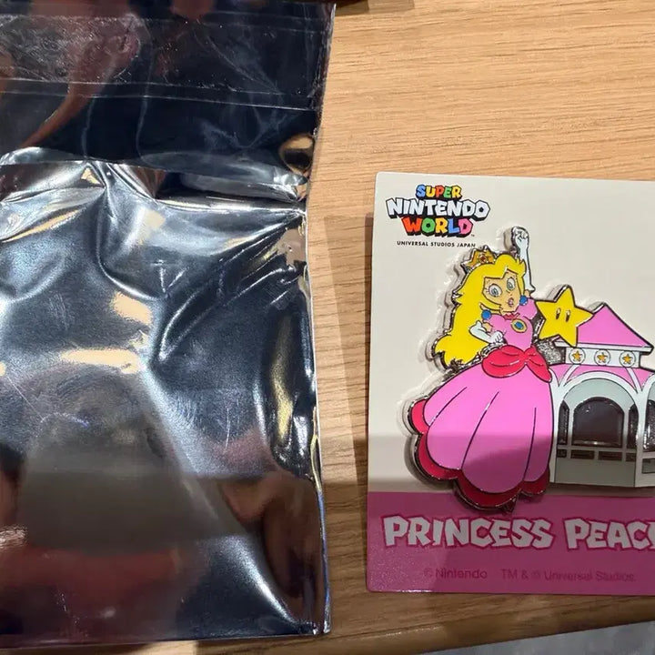 [BUNJANG] Super Nintendo World Princess Peach Pin Badge / 슈퍼 닌텐도 월드 프린세스 피치 뱃지