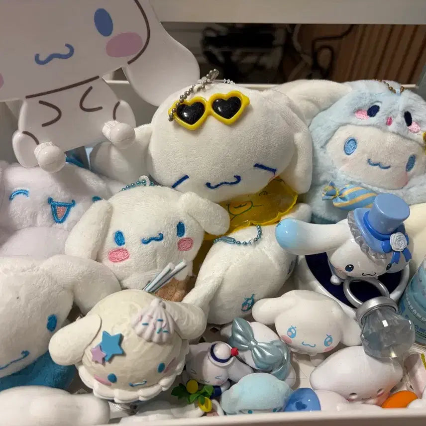 [BUNJANG] Cinnamoroll Goods Bundle / 시나모롤 굿즈 싸게 판매합니다 (폰 거치대 인형 키링 피규어 가챠 텀블러 등)